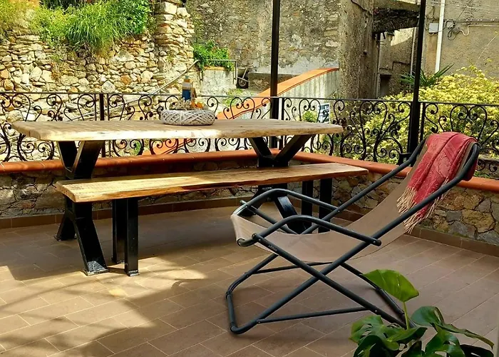 Hostdomus - Le Vigne Sul Mare Pietra Ligure