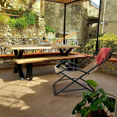 Hostdomus - Le Vigne Sul Mare Pietra Ligure