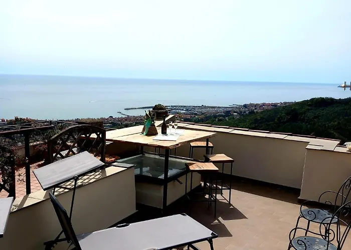 Hostdomus - Le Vigne Sul Mare Lejlighed Pietra Ligure